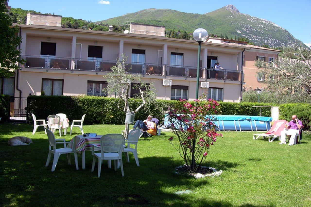 Hotel Eden Toscolano Maderno Bagian luar foto